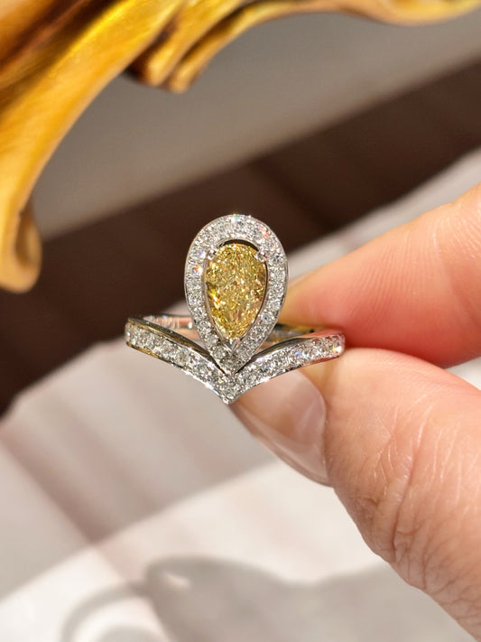 1.03ct 5.88g | Exquisite Pear-Shaped Fancy Yellow Lab Grown Diamond Ring | Tiara Design