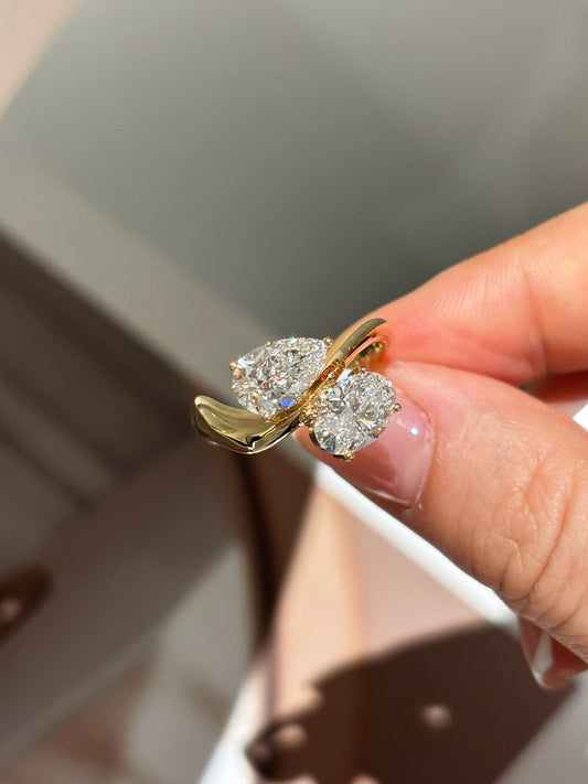 Toi et Moi Ring with Pear & Oval-Cut Lab-Grown Diamonds | 18K Gold