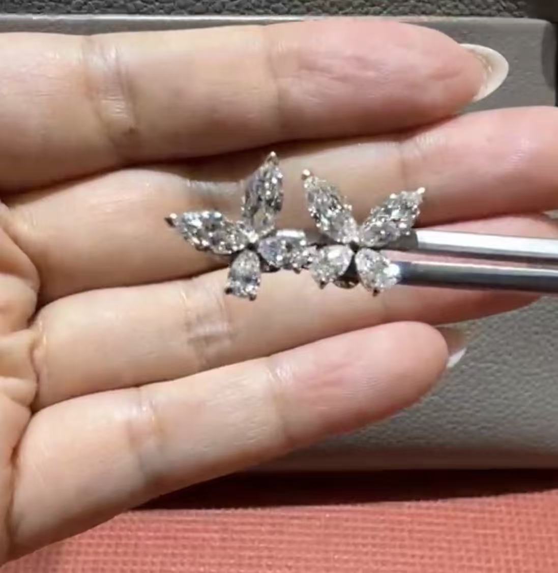 A link for chau rodriguez to pay earrings 1.8ct