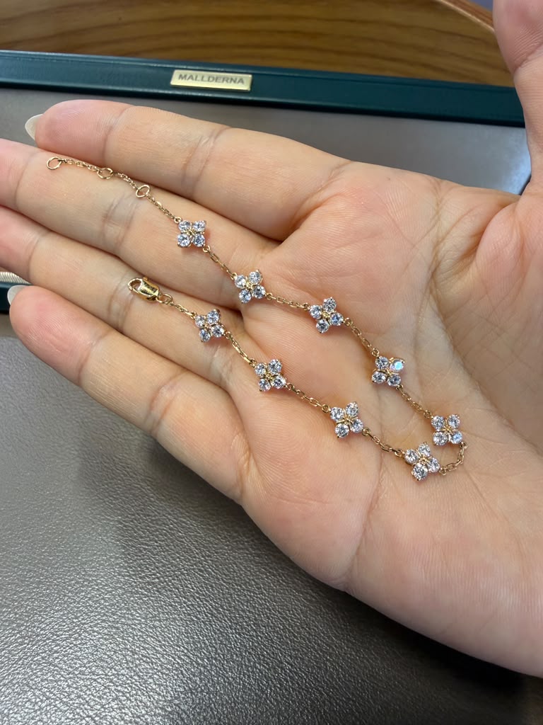 A link for Amber to pay bracelet and 2 necklace