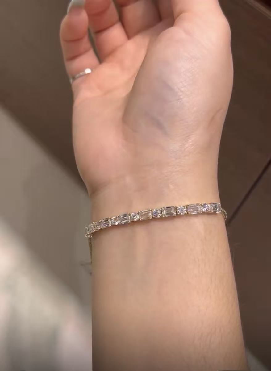 A link for Breyda to pay bracelet