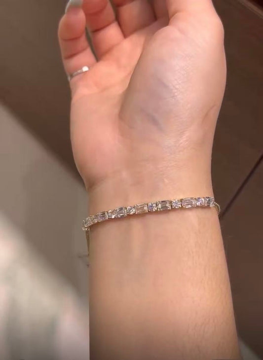 A link for Breyda to pay bracelet