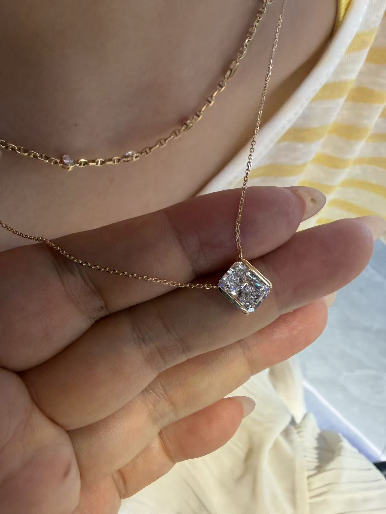 A link for Ana to pay necklace