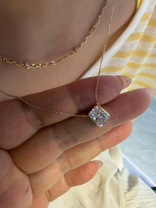 A link for Ana to pay necklace