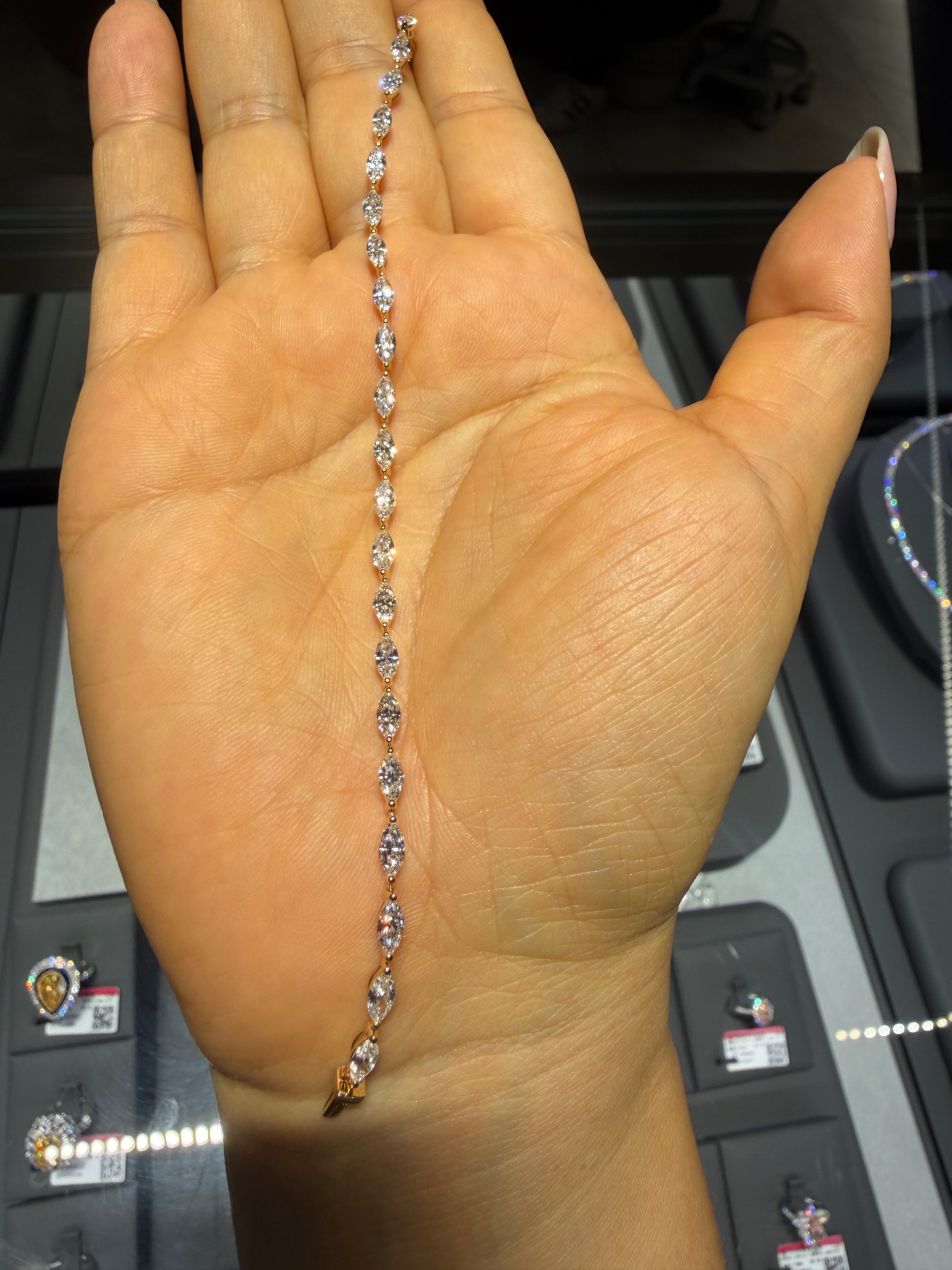A link for naffie to pay bracelet