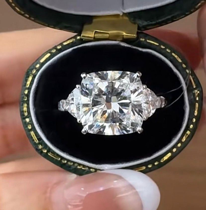 A link for Ana to pay for a 18K yellow gold diamond ring (1.5-2ct) size 7