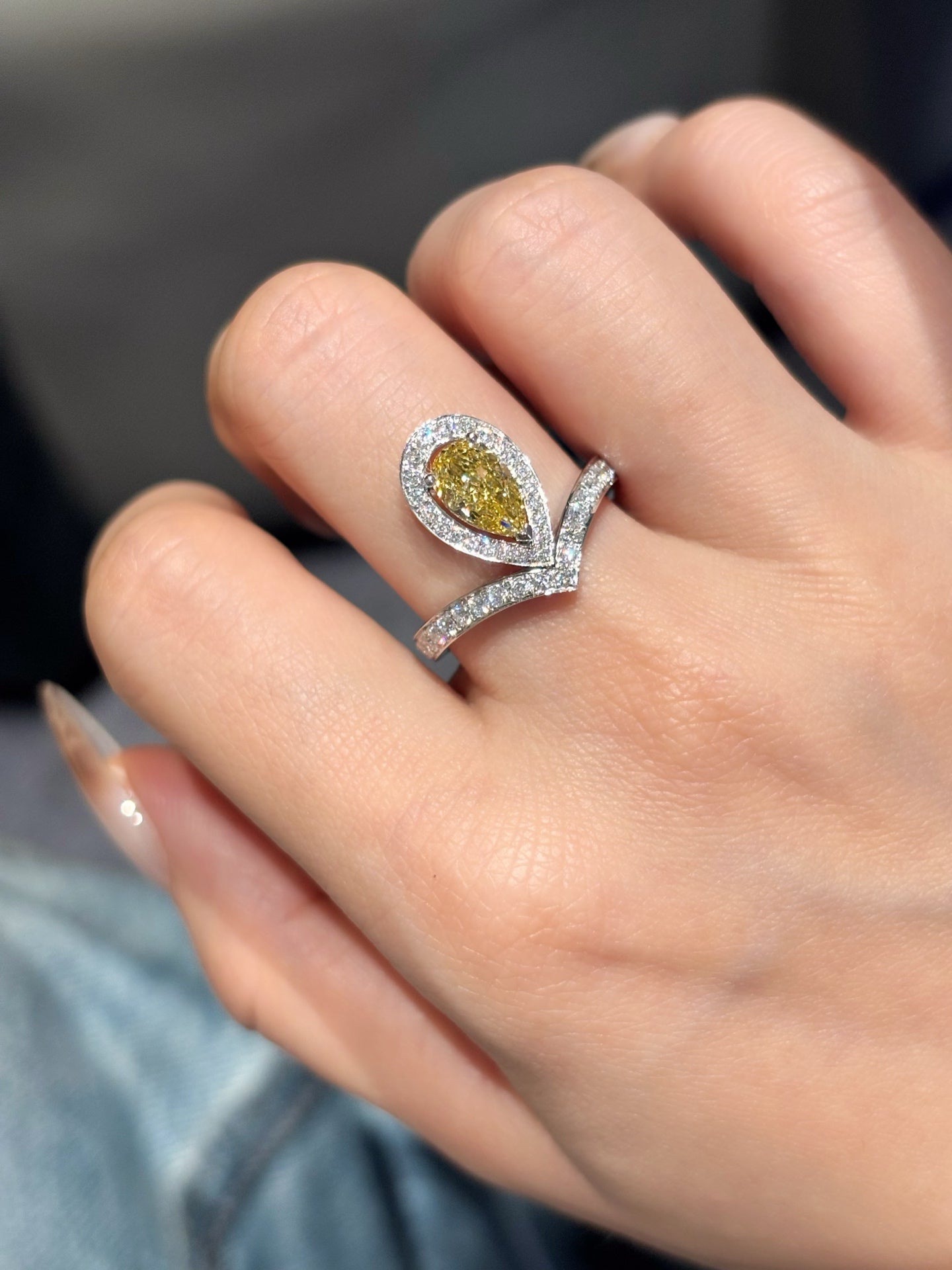 1.03ct 5.88g | Exquisite Pear-Shaped Fancy Yellow Lab Grown Diamond Ring | Tiara Design