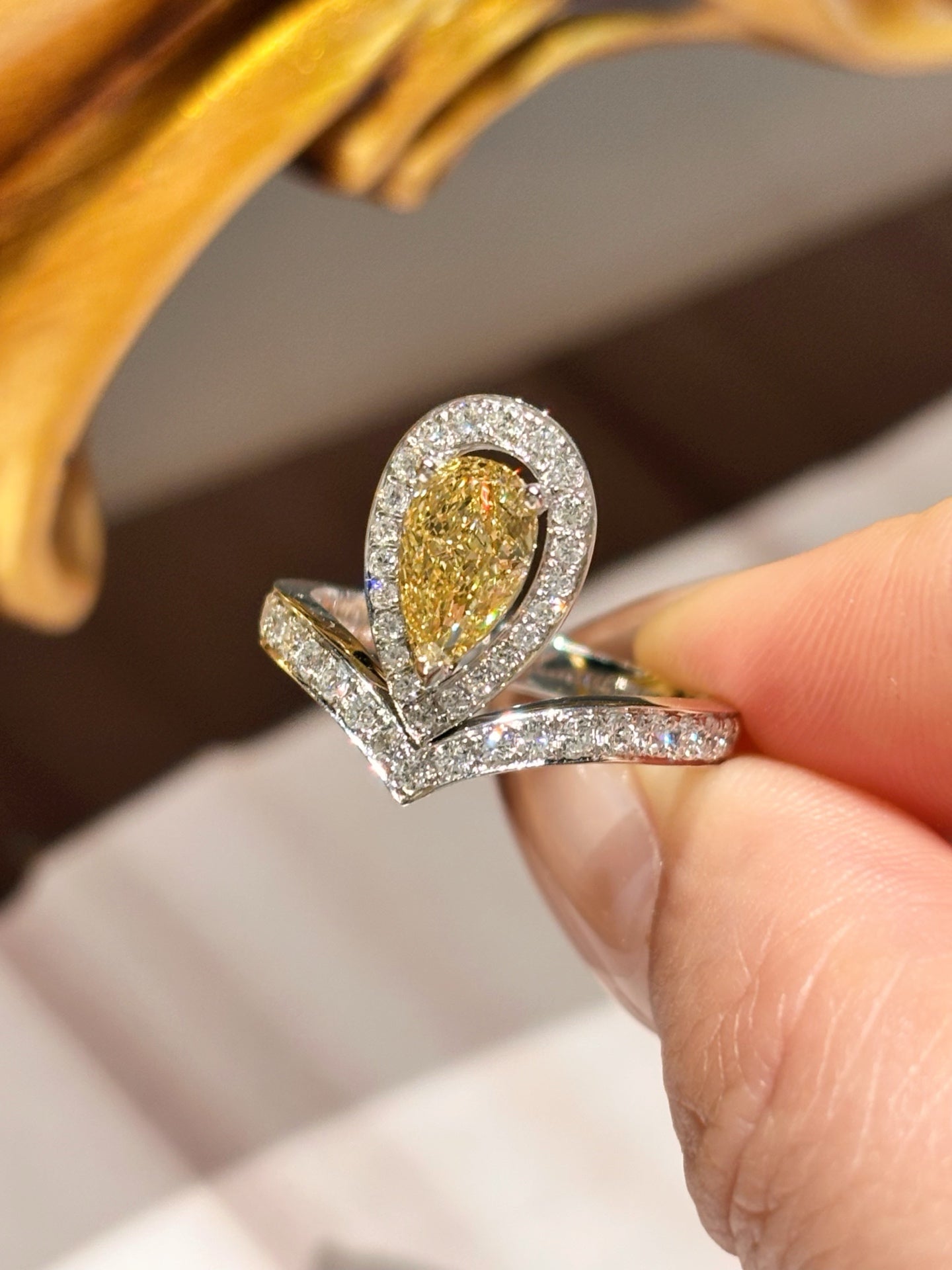 1.03ct 5.88g | Exquisite Pear-Shaped Fancy Yellow Lab Grown Diamond Ring | Tiara Design