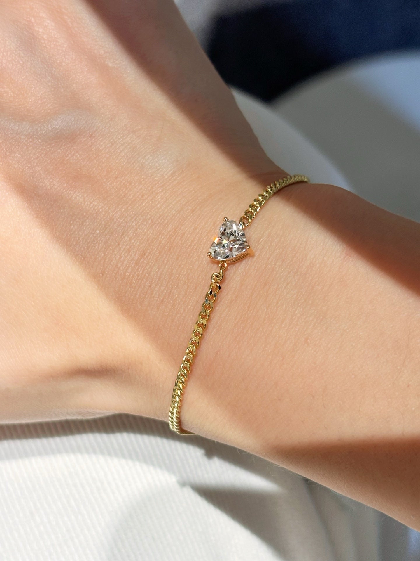 Single Heart Lab Grown Diamond Bracelet | 18K Yellow Gold | Dainty & Romantic