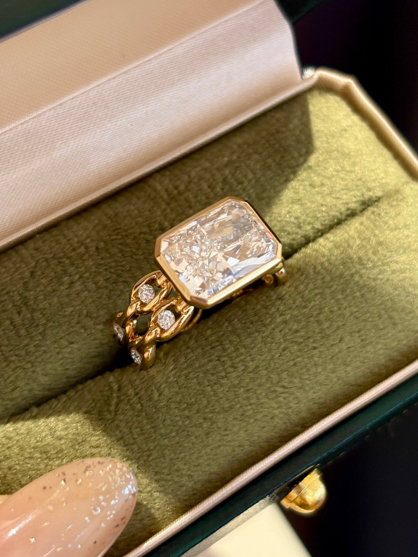 5.01CT 8.18G Lab-Grown Diamond Radiant Cut Chain Ring | Ethical Luxury Jewelry | 18K Yellow Gold