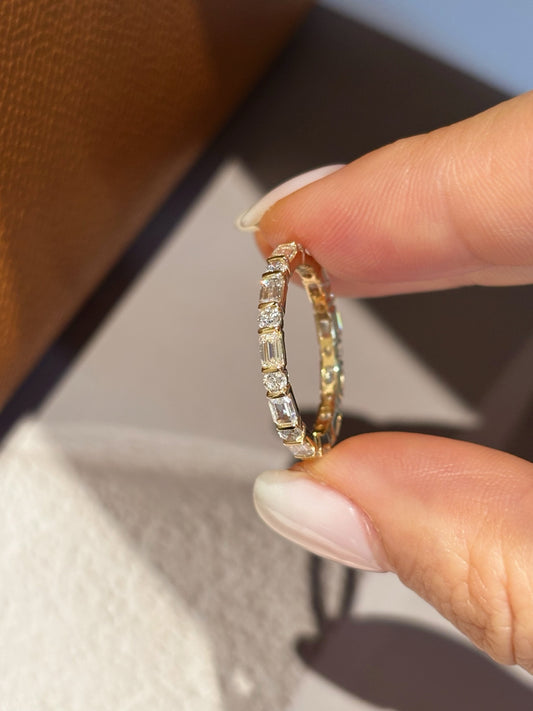 Lab Grown Diamond Alternating Eternity Band – Everyday Sparkle & Timeless Gifting | 18K Yellow Gold