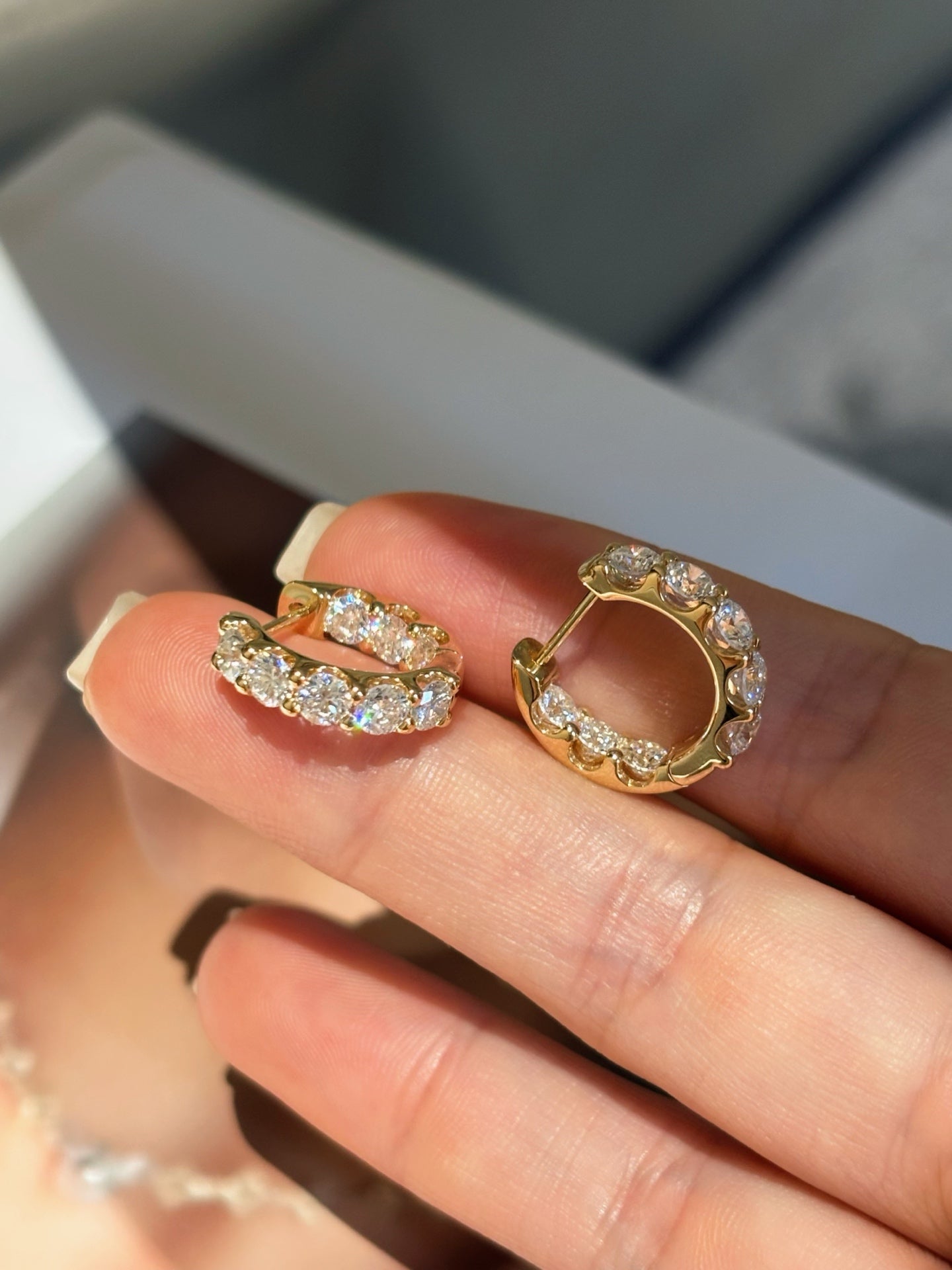 Full Pavé Round-Cut Lab-Grown Diamond Huggie Hoop Earrings | 18K Gold