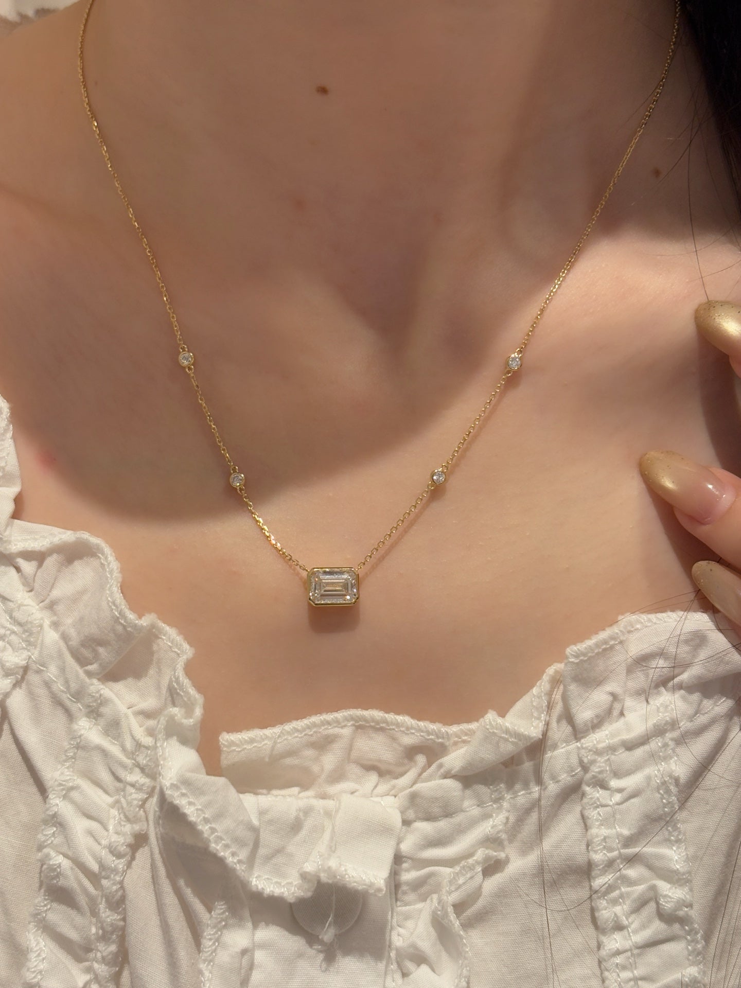 Bezel-Set Emerald-Cut Center & Bezel Round Accent Lab Grown Diamond Station Necklace | 18K Gold