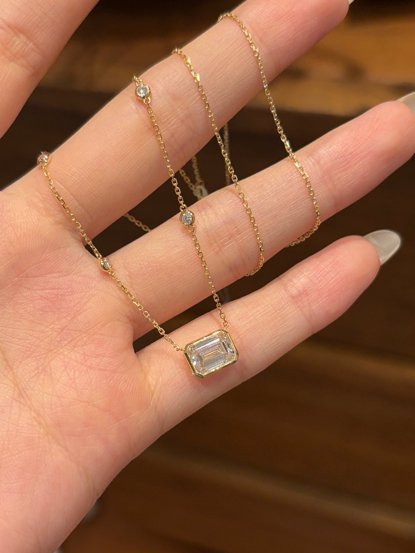 Bezel-Set Emerald-Cut Center & Bezel Round Accent Lab Grown Diamond Station Necklace | 18K Gold