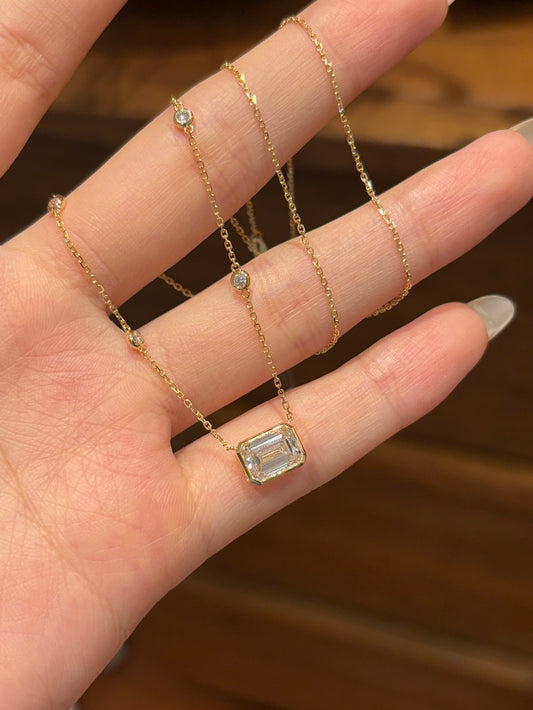 Bezel-Set Emerald-Cut Center & Bezel Round Accent Lab Grown Diamond Station Necklace | 18K Gold