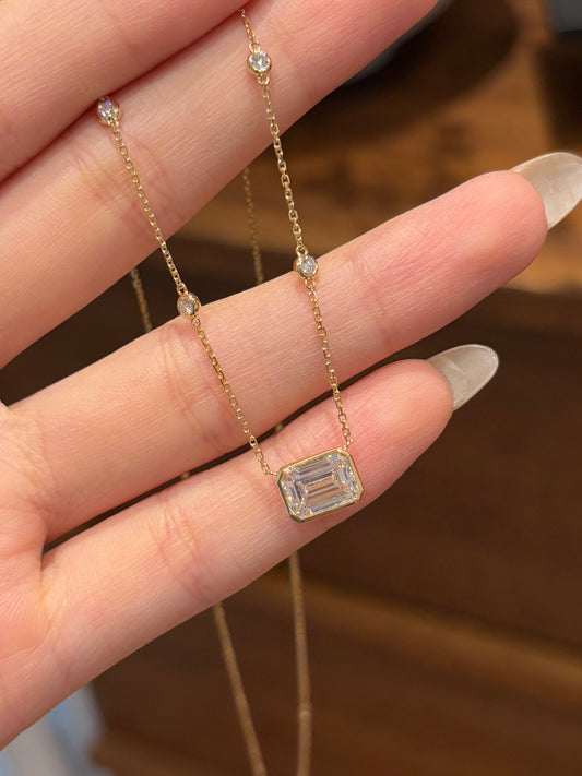 Bezel-Set Emerald-Cut Center & Bezel Round Accent Lab Grown Diamond Station Necklace | 18K Gold