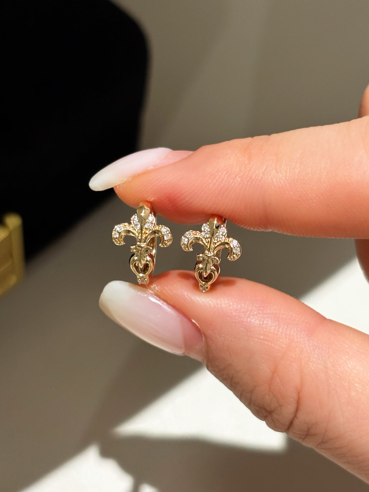 Fleur-de-Lis Motif Lab-Grown Diamond Huggie Hoop Earrings | 18K Yellow Gold