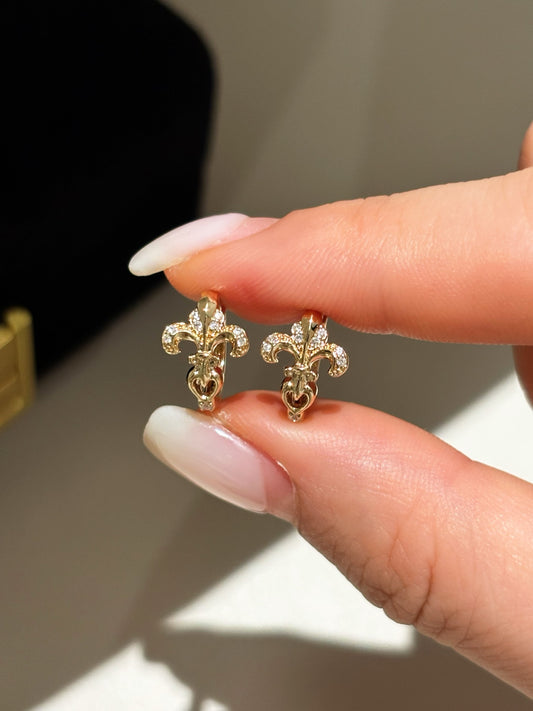 Fleur-de-Lis Motif Lab-Grown Diamond Huggie Hoop Earrings | 18K Yellow Gold