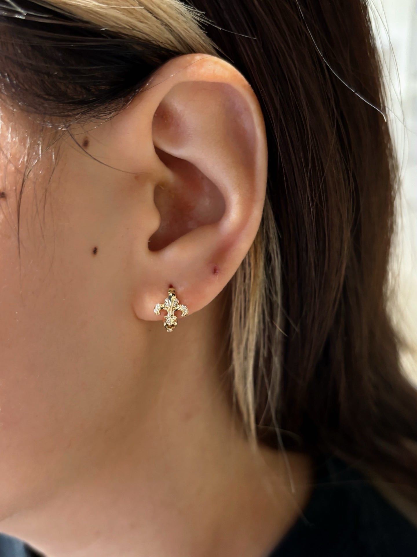 Fleur-de-Lis Motif Lab-Grown Diamond Huggie Hoop Earrings | 18K Yellow Gold