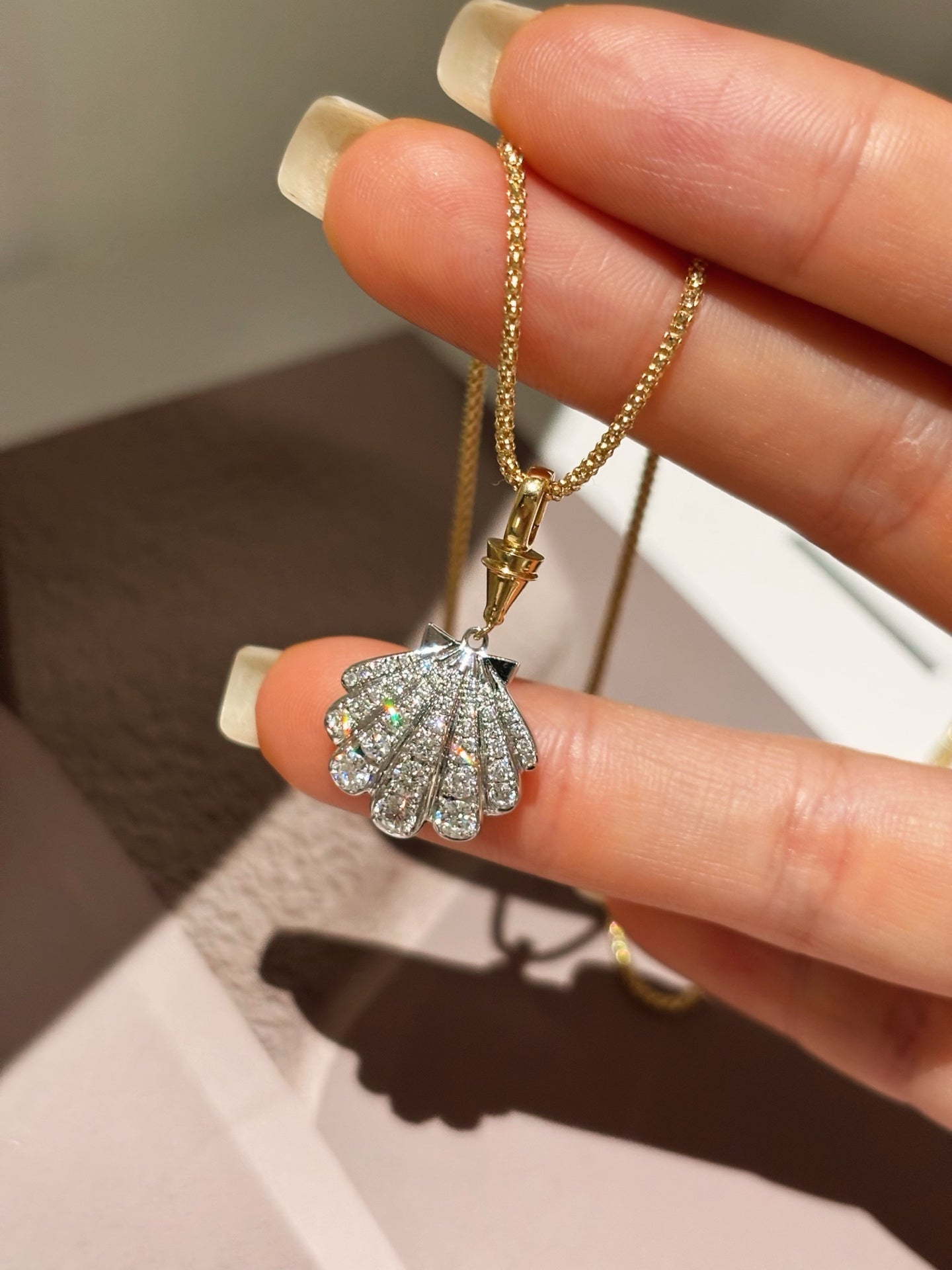 Two-Tone Pavé Lab Grown Diamond Seashell Motif Pendant Necklace| 18K Gold