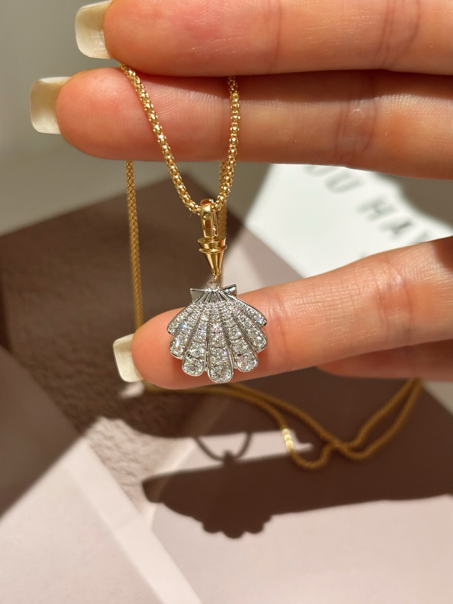 Two-Tone Pavé Lab Grown Diamond Seashell Motif Pendant Necklace| 18K Gold