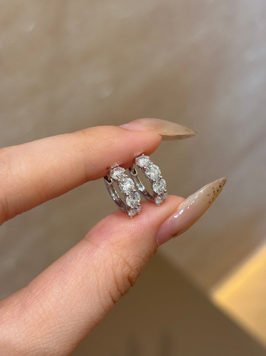 Lab-Grown Diamond Shared Prong Huggie Hoop Earrings | 18K Gold