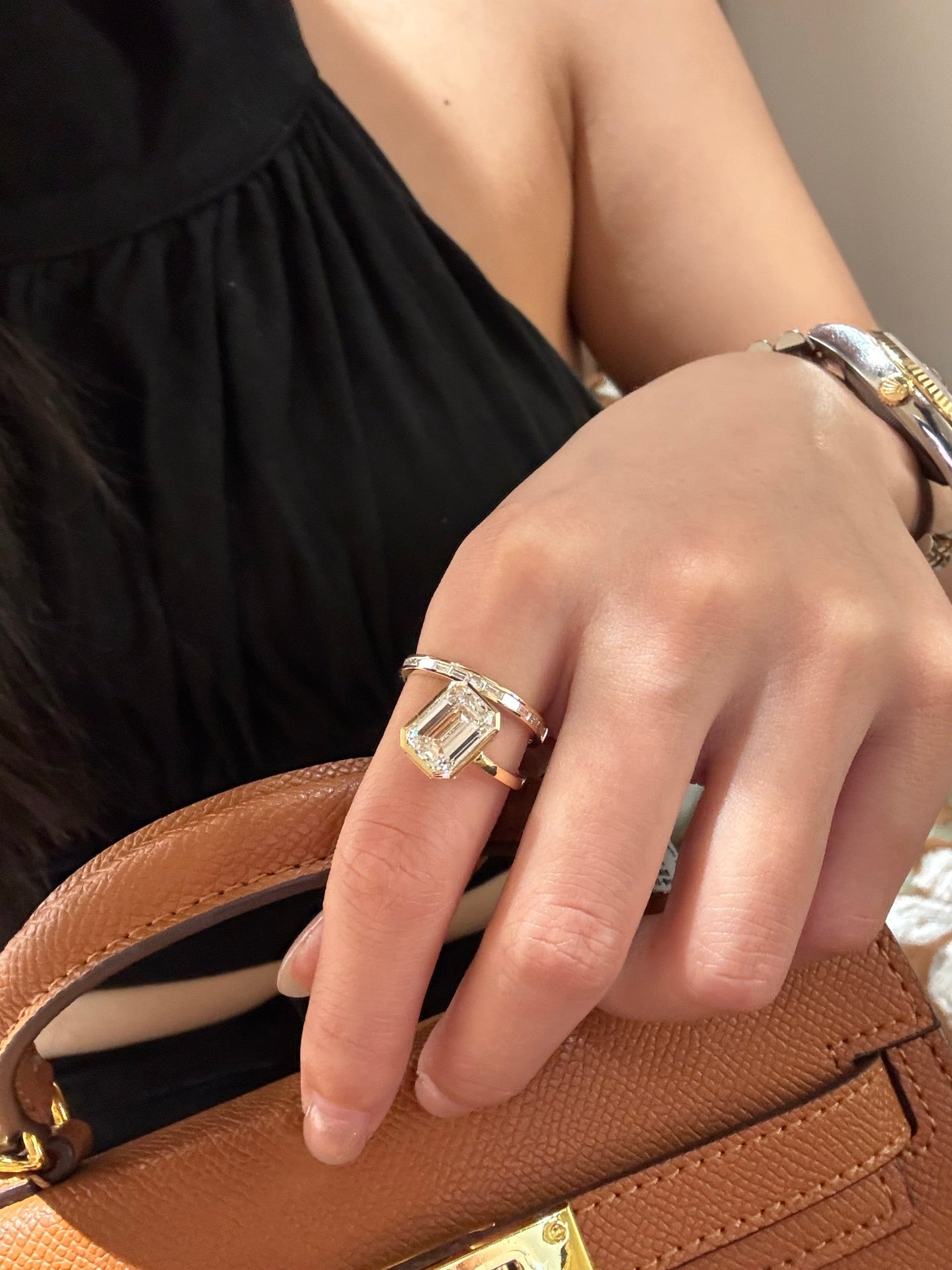 Emerald‑Cut Lab‑Grown Diamond Solitaire Ring | Tapered Bezel & Baguette Band | 18K Gold