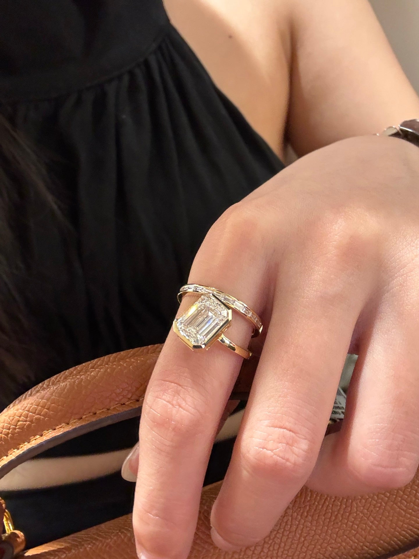 Emerald‑Cut Lab‑Grown Diamond Solitaire Ring | Tapered Bezel & Baguette Band | 18K Gold