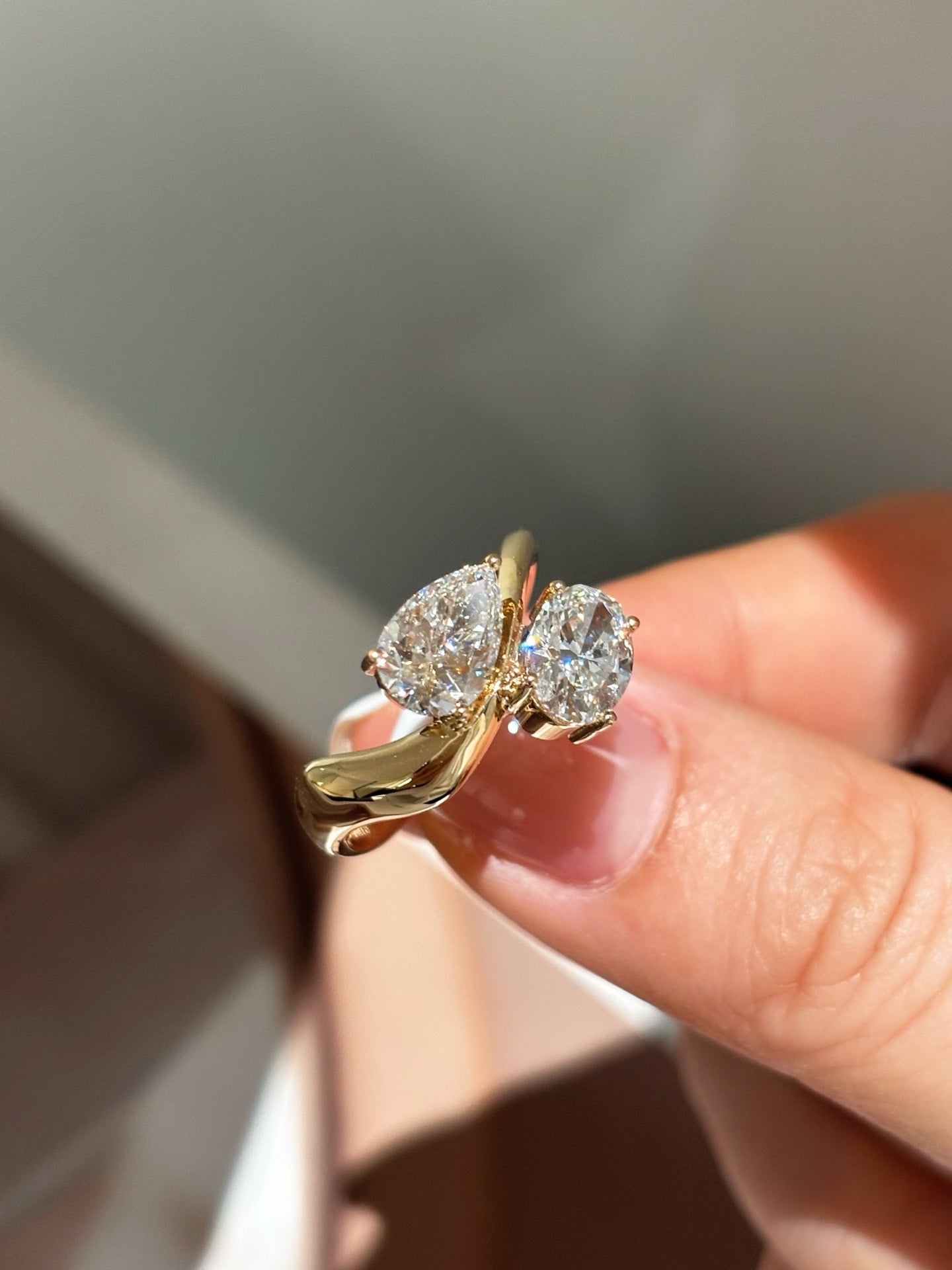 Toi et Moi Ring with Pear & Oval-Cut Lab-Grown Diamonds | 18K Gold